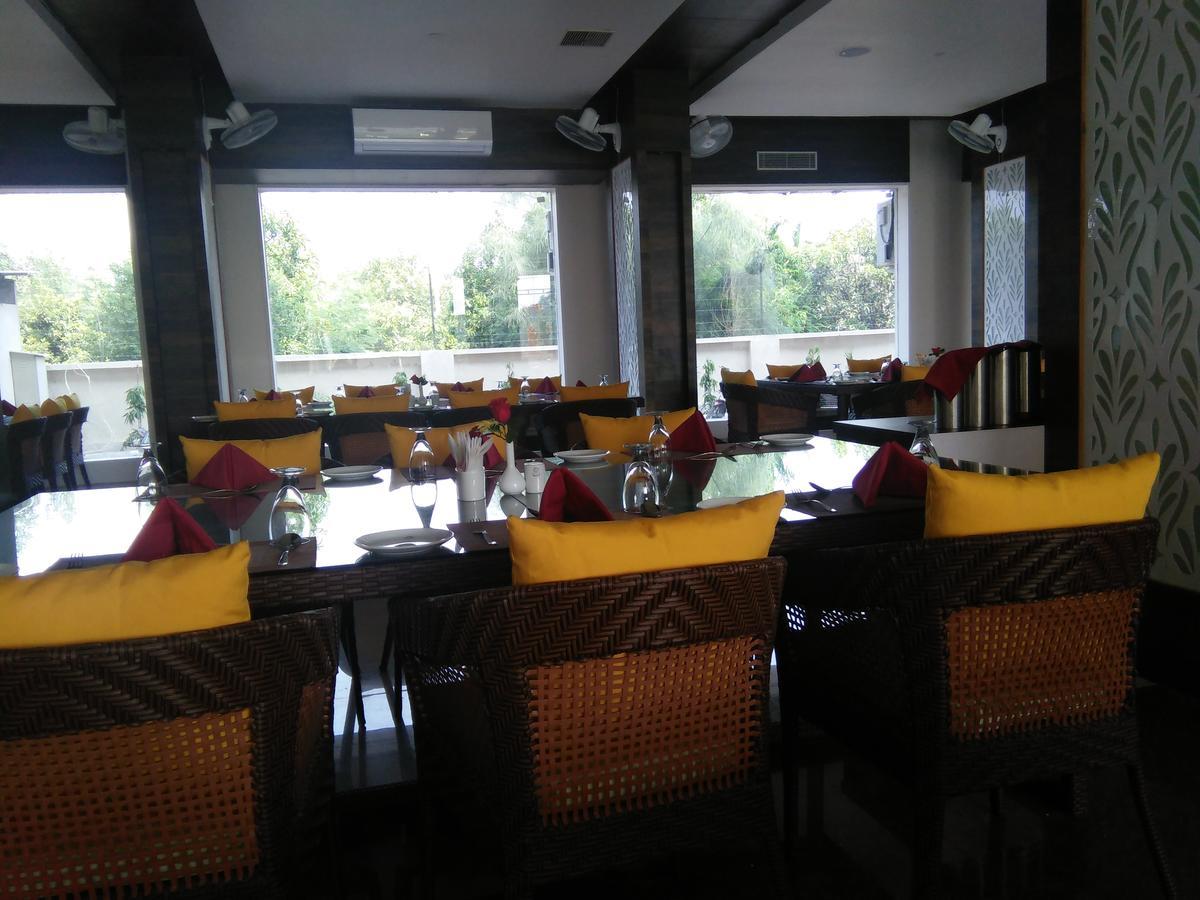 Silver Estate Resort Tikamgarh Zewnętrze zdjęcie